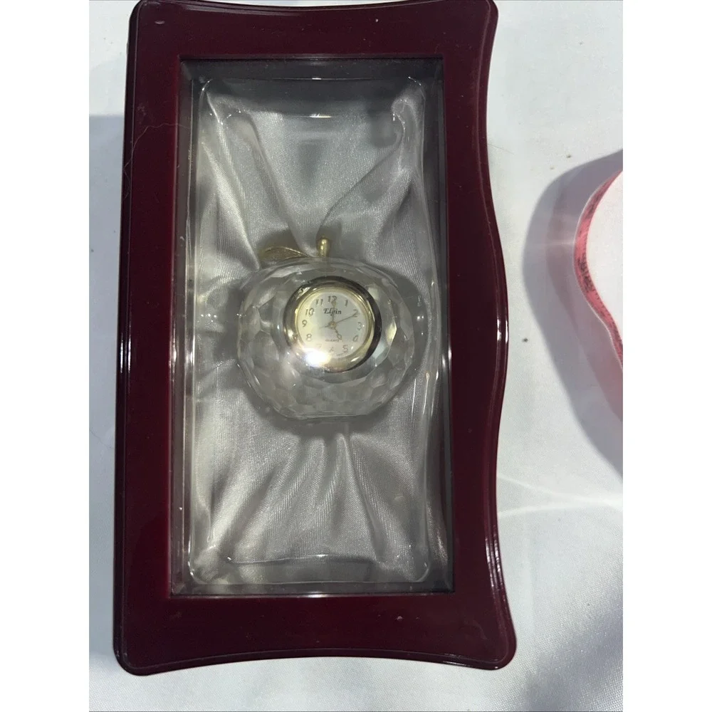 Vintage Crystal/Gold Apple Shaped Figurine Quartz Clock. Not Tested/Need Battery